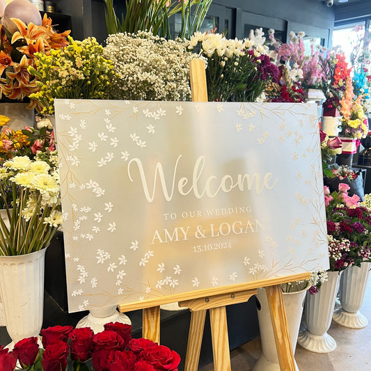 Timeless Acrylic Welcome Signs for Unforgettable Weddings